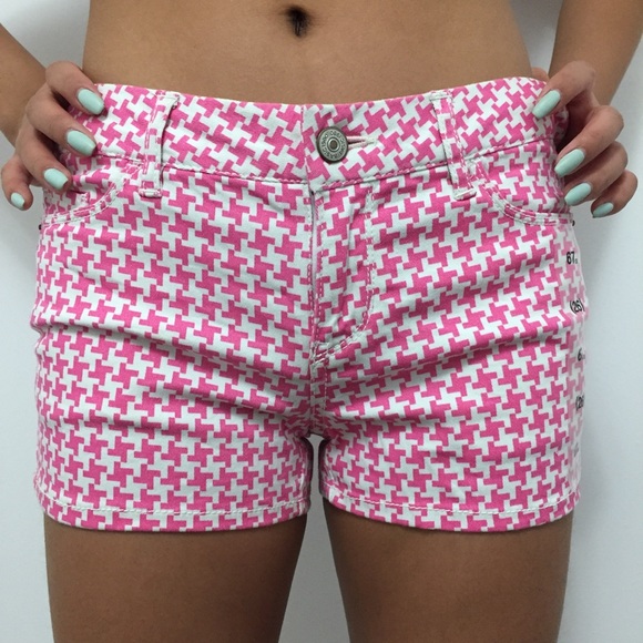 NWOT PINK & WHITE PATTERN SHORTS - Picture 2 of 4